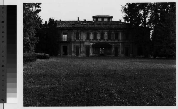 Bussero - villa Sioli Legnani - facciata del parco interno