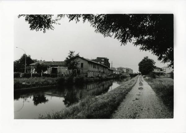 Cassina de' Pecchi - cascina Colombirolo - Naviglio Martesana - viale - ponte