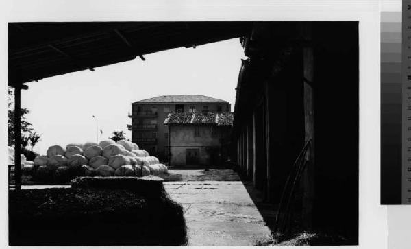 Cassina de' Pecchi - frazione di Sant'Agata Martesana - cascina al Ponte - cortile interno