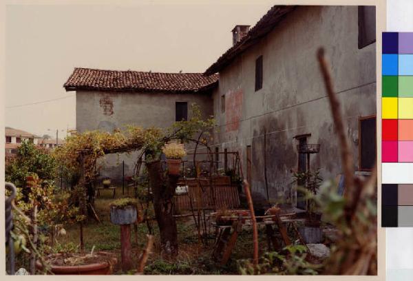 San Zenone al Lambro - via Sabbiona - casa - giardino