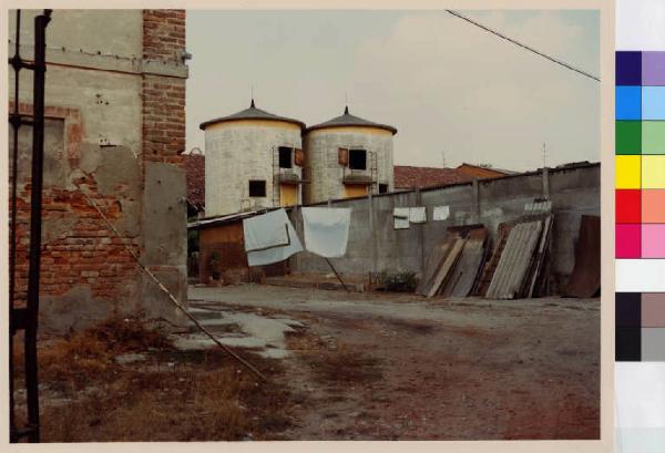 San Zenone al Lambro - cascina Ceregallo - silos