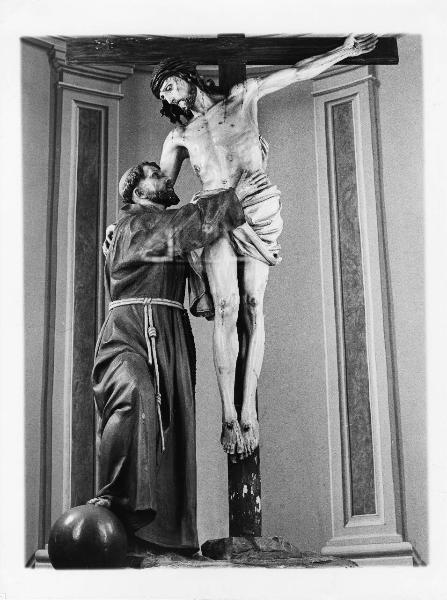Inzago - chiesa parrocchiale - Interno - Crocifisso - statua di San Francesco