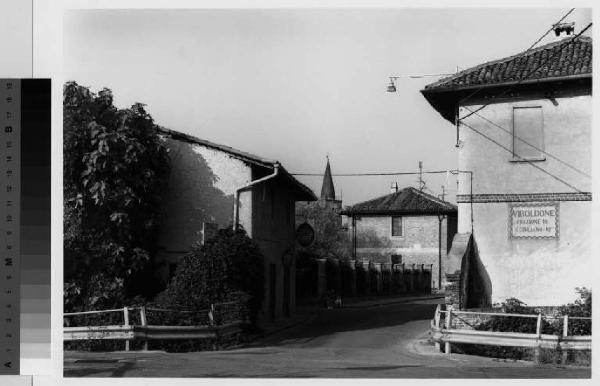 San Giuliano Milanese - frazione di Viboldone - centro abitato - incrocio