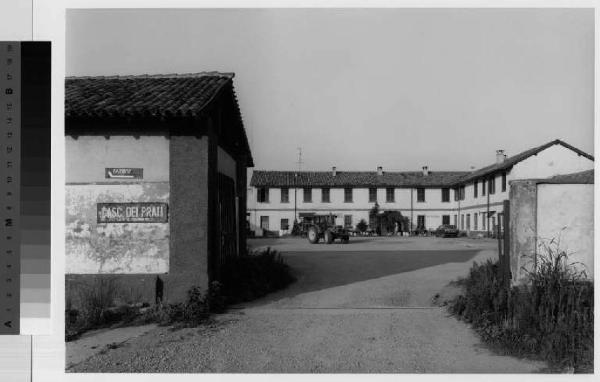 San Giuliano Milanese - cascina dei Prati - cortile di ingresso