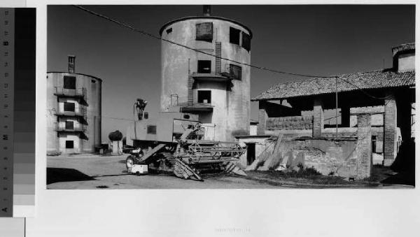 Lacchiarella - cascina Catenaccia - silos - granai