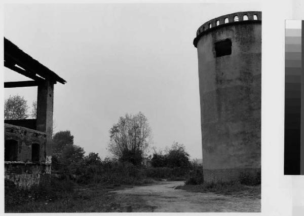 Peschiera Borromeo - cascina Brusada - silos