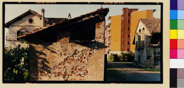 Mediglia - frazione di Robbiano - centro storico - edifici residenziali