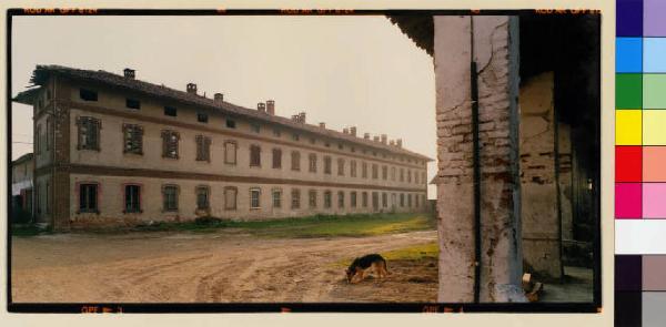 Mediglia - cascina Agricola - cortile dall'aia