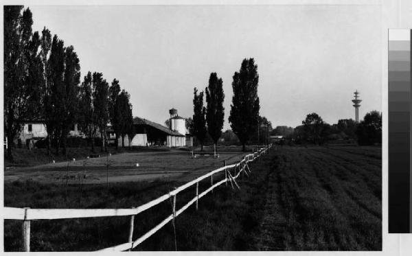 Rozzano - cascina Bandeggiata - campi - silos