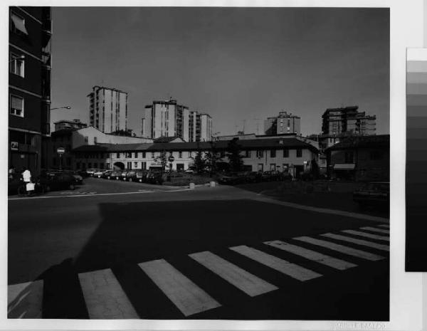 Sesto San Giovanni - piazza Faruffini - case a corte - edifici a torre - incrocio stradale