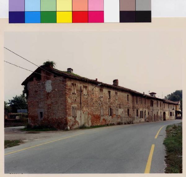 Pozzuolo Martesana - località di Bisentrate -casa a corte - strada