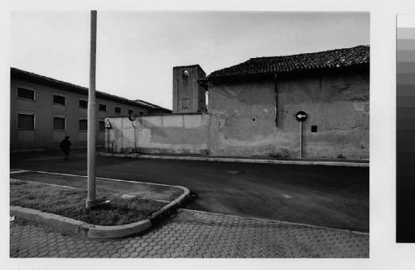 Cernusco sul Naviglio - via Cavour - cascina con torre