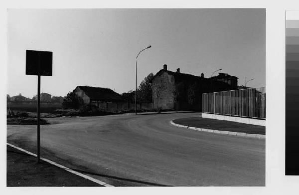 Cernusco sul Naviglio - cascina Parolina - strada