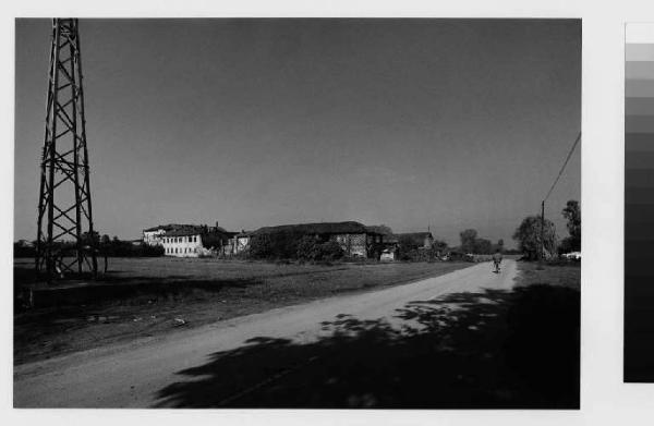 Cernusco sul Naviglio - villa cascina Torriana - strada - campi