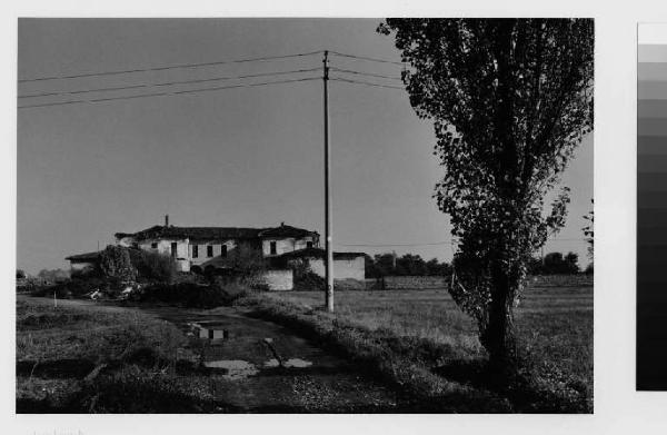 Cernusco sul Naviglio - villa cascina Torriana - campi