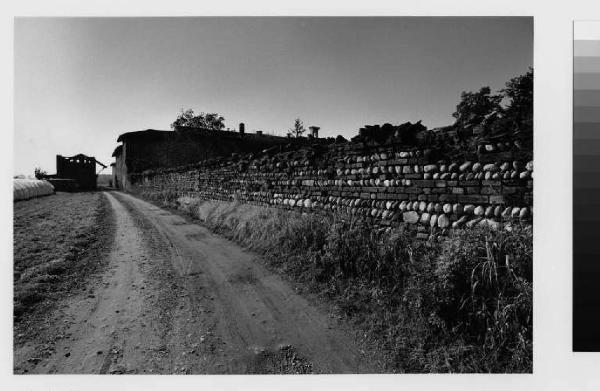 Cernusco sul Naviglio - villa cascina Castellana - muro di cinta - strada sterrata - campi