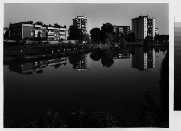 Buccinasco - lago (ex cava) - edifici residenziali