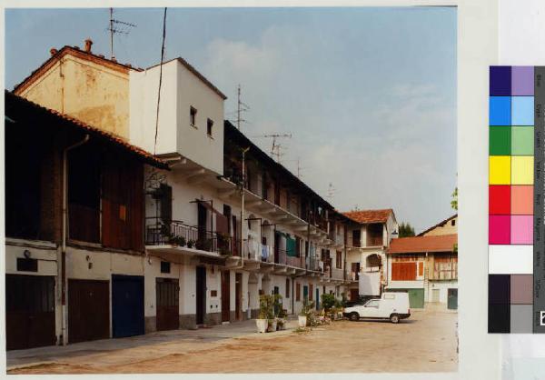 Cornaredo - via Stretta - cascine - ballatoi - cortile interno