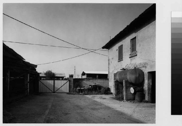 Cologno Monzese - cascina cava Rossa - cortile Interno