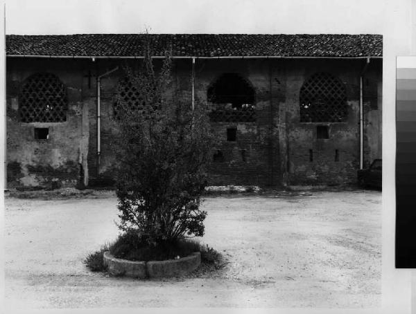 Pessano con Bornago - edificio rurale nei pressi della chiesa dei Santi Vitale e Valeria