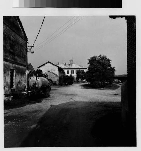 Noviglio - frazione di Tainate - cascina Archinto - cortile interno