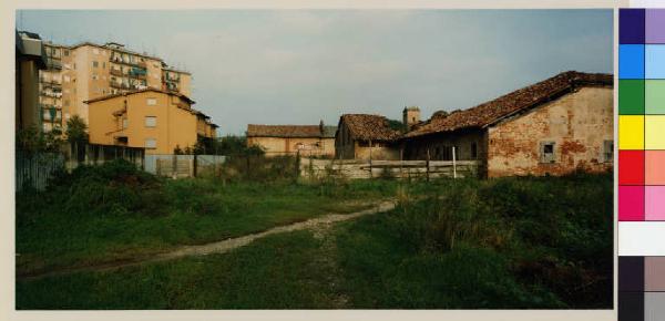 Casarile - cascina Rizzi - palazzi residenziali