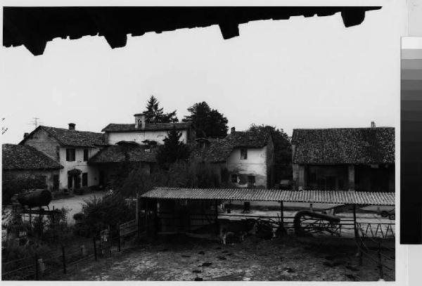 San Donato Milanese - cascina San Francesco dell'Accesso - cortile interno