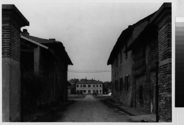 San Donato Milanese - cascina Ronco - viale - cortile di ingresso