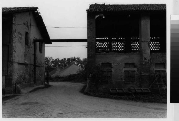 San Donato Milanese - cascina Tecchione - cortile interno - ingresso