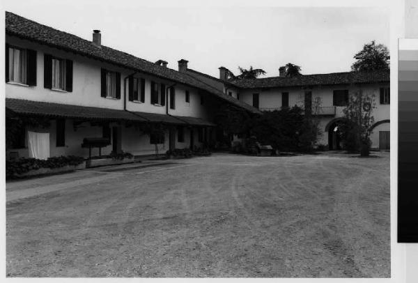 San Donato Milanese - cascina Monticello - cortile interno