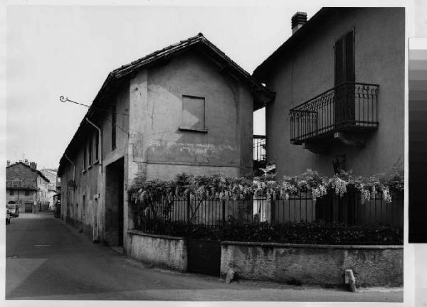 Pioltello - centro storico - via Roma verso via Martiri della Libertà - edifici rurali