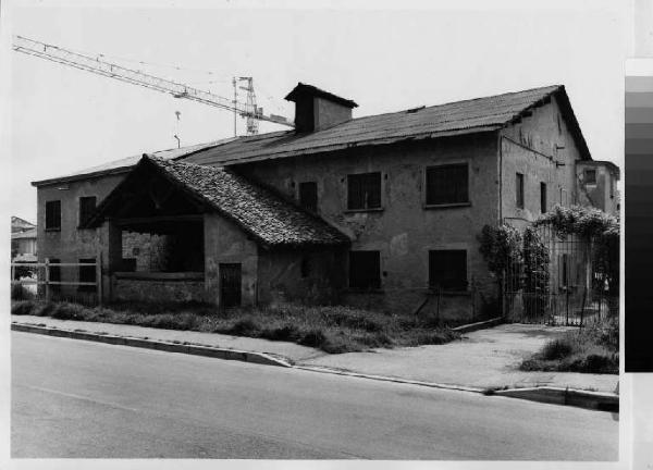 Pioltello - edificio rurale - mulino a ruota - strada