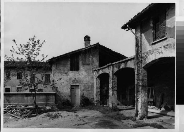 Pioltello - frazione di Limito - edifici rurali nei pressi della chiesa di San Martino