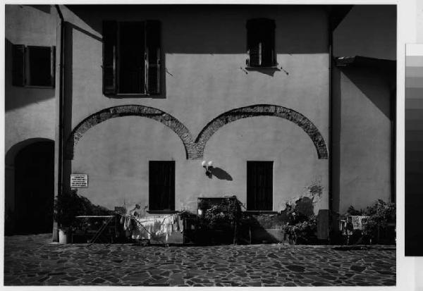 Cambiago - via Gesù angolo via Dante - casa - cortile interno