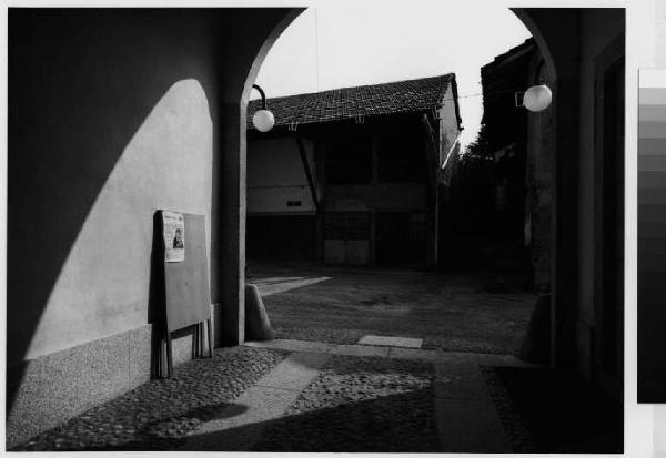 Cambiago - via Roma - chiesa di San Giuseppe - portico