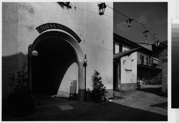 Cambiago - via Roma - chiesa di San Giuseppe - portico di ingresso ad arco