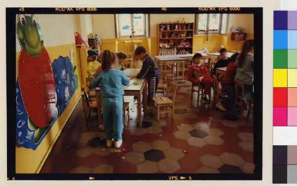 Paderno Dugnano - frazione di Incirano - asilo Cappellini - aula - bambini che giocano