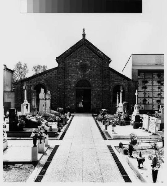 Vermezzo - chiesa di San Martino Vescovo - viale centrale del cimitero