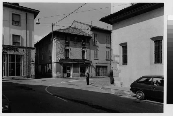 Trezzo sull'Adda - piazza Libertà 1- casa Rutigliano nei pressi di via Val Verde