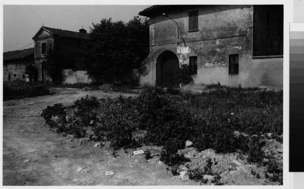 Ornago - cascina Borella - Chiesetta della Natività -  strada sterrata