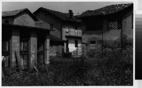 Ornago - edifici della cascina Borella - vegetazione