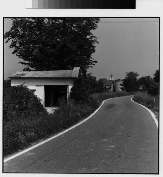 Rodano - Frazione Cassignanica - cappella votiva - strada - campi - campanile di San Vincenzo Martire