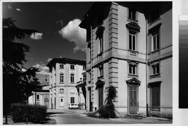 Limbiate - frazione di Mombello - villa Crivelli Pusterla - strada - centro storico