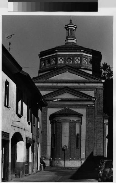 Solaro - chiesa di San Quirico - esterno - case a corte