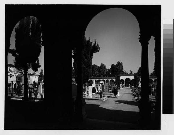 Magenta - cimitero monumentale - portico