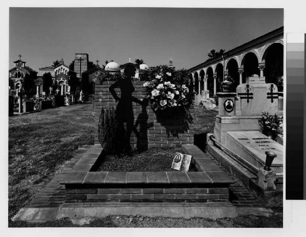 Magenta - cimitero monumentale - portico