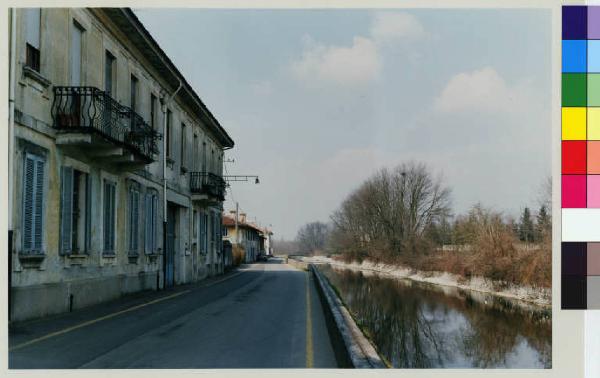 Boffalora sopra Ticino - via Dante - Naviglio Grande nei pressi di Bernate Ticino - palazina - strada