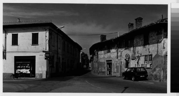 Ossona - via XI febbraio - casa a corte - centro storico - strada