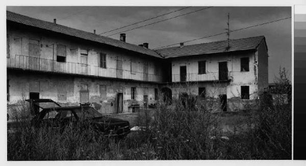 Casorezzo - via Busto Garolfo - cascina San Clemente - cortile interno