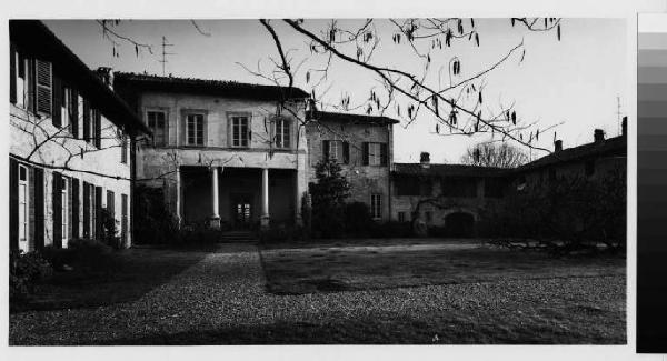 Robecco sul Naviglio - Villa Dugnani - Corte interna - Giardino